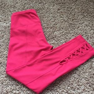 Yoga pants with cutout on legs!